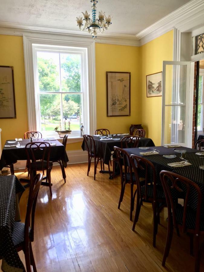 Trinity House Inn Гананокве Экстерьер фото